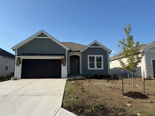 1152 SW Whitby Drive — photo 1