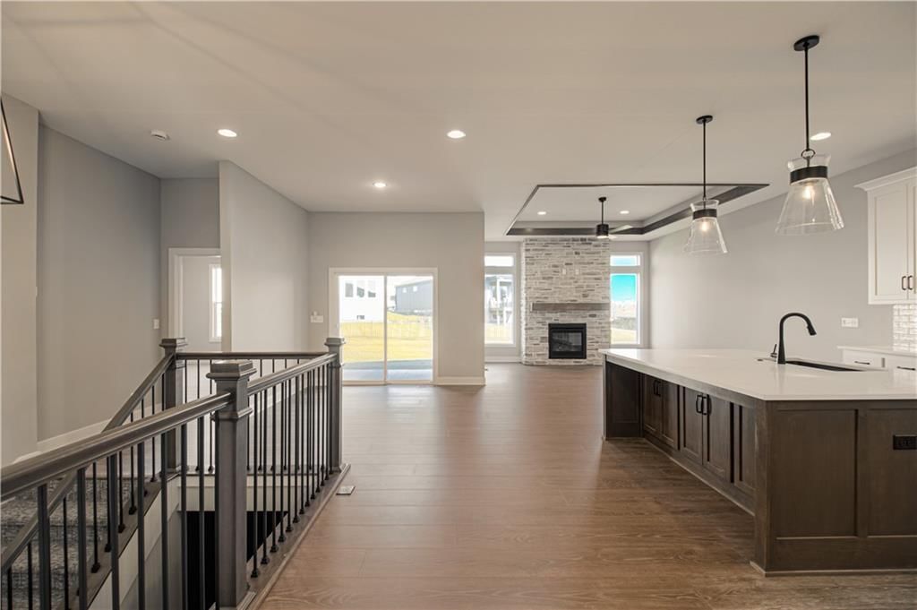 1152 SW Whitby Drive — photo 3