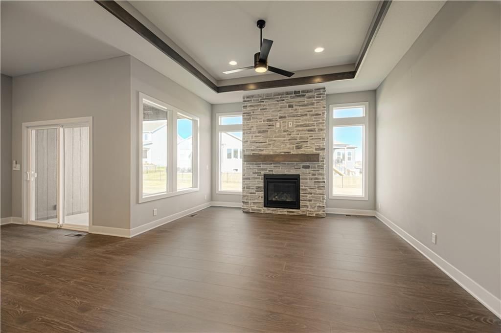 1152 SW Whitby Drive — photo 6