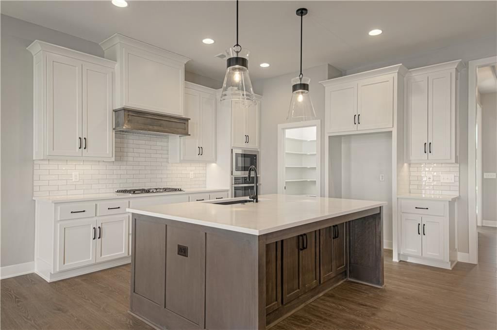1152 SW Whitby Drive — photo 12