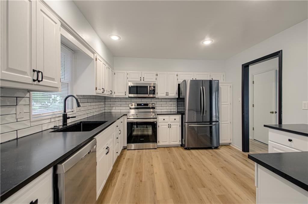 Photo 6 of 33 - 5624 N Gladstone Place, Gladstone, MO 64119