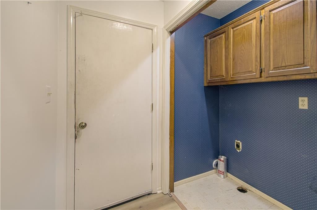 Photo 16 of 33 - 5624 N Gladstone Place, Gladstone, MO 64119