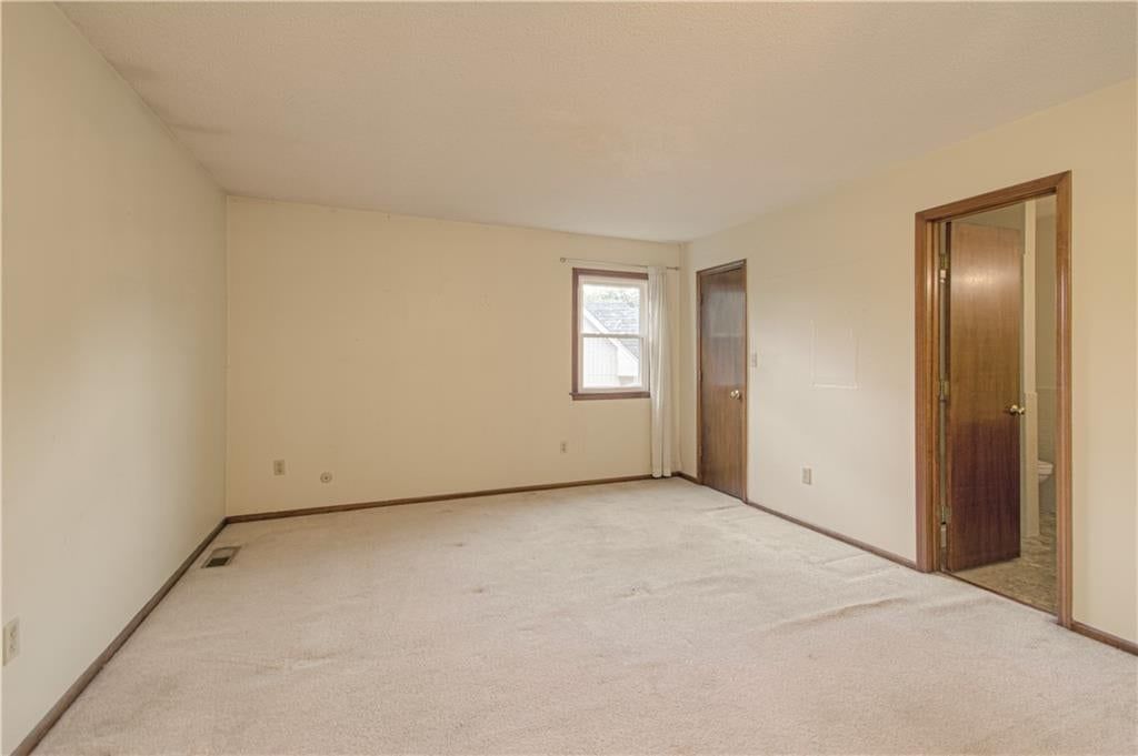 Photo 19 of 33 - 5624 N Gladstone Place, Gladstone, MO 64119