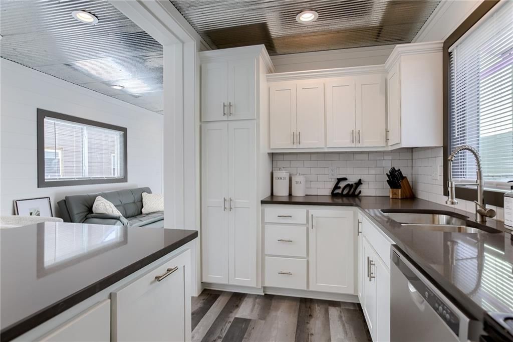 7607 Jefferson Street — photo 11