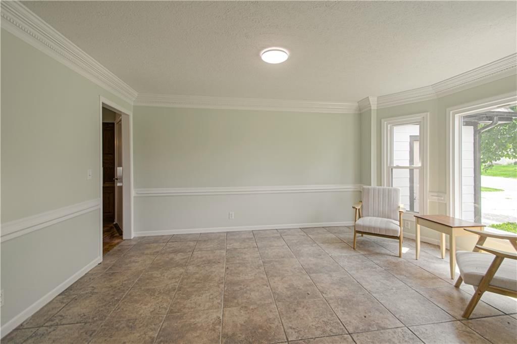 2452 NW Valley View Drive — photo 5