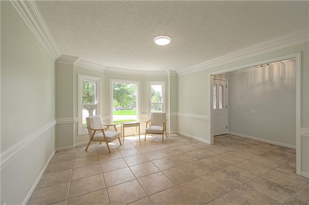 2452 NW Valley View Drive — photo 6
