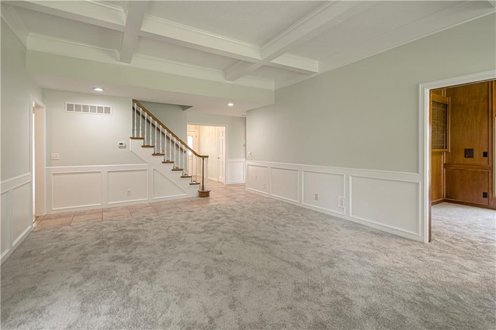 2452 NW Valley View Drive — photo 8