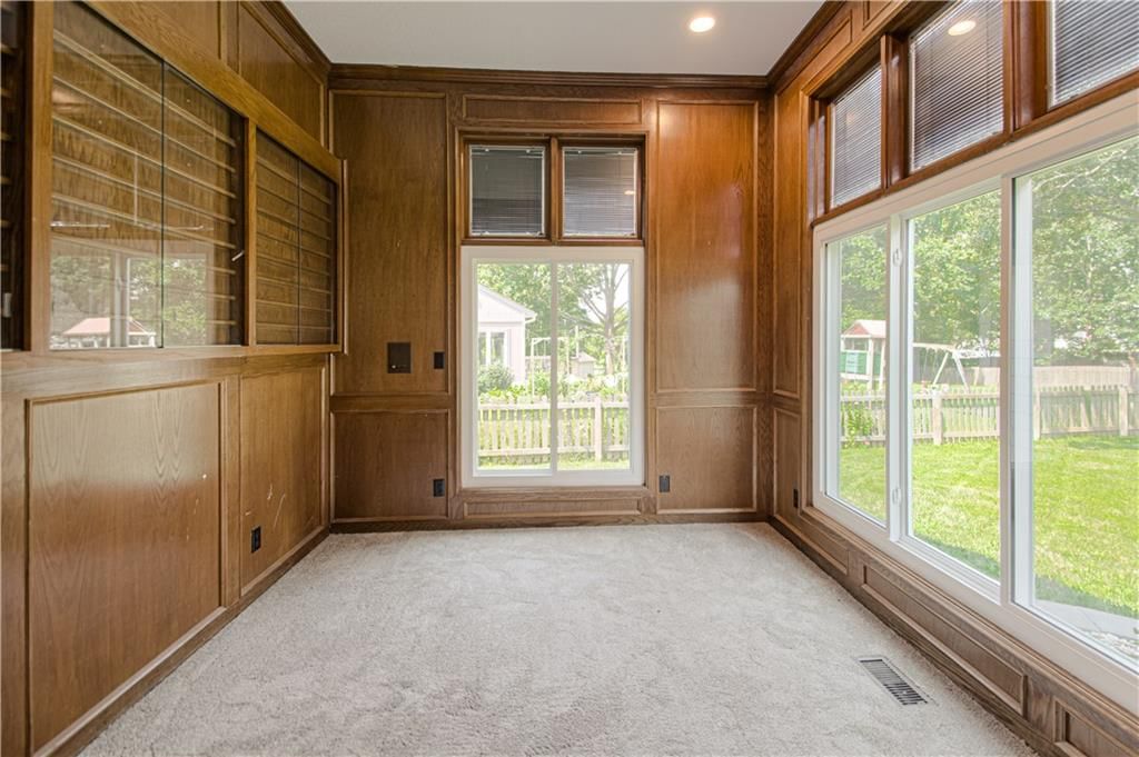 2452 NW Valley View Drive — photo 9
