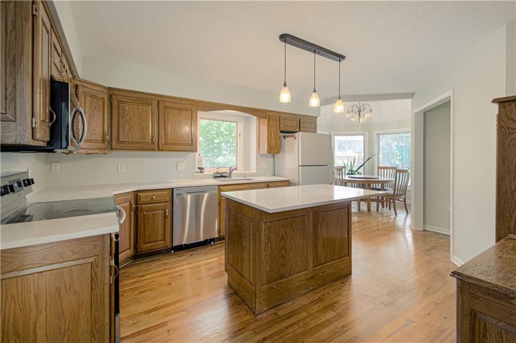 2452 NW Valley View Drive — photo 10
