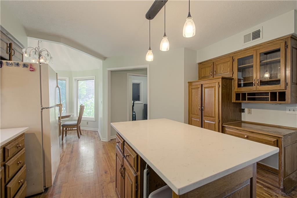 2452 NW Valley View Drive — photo 11