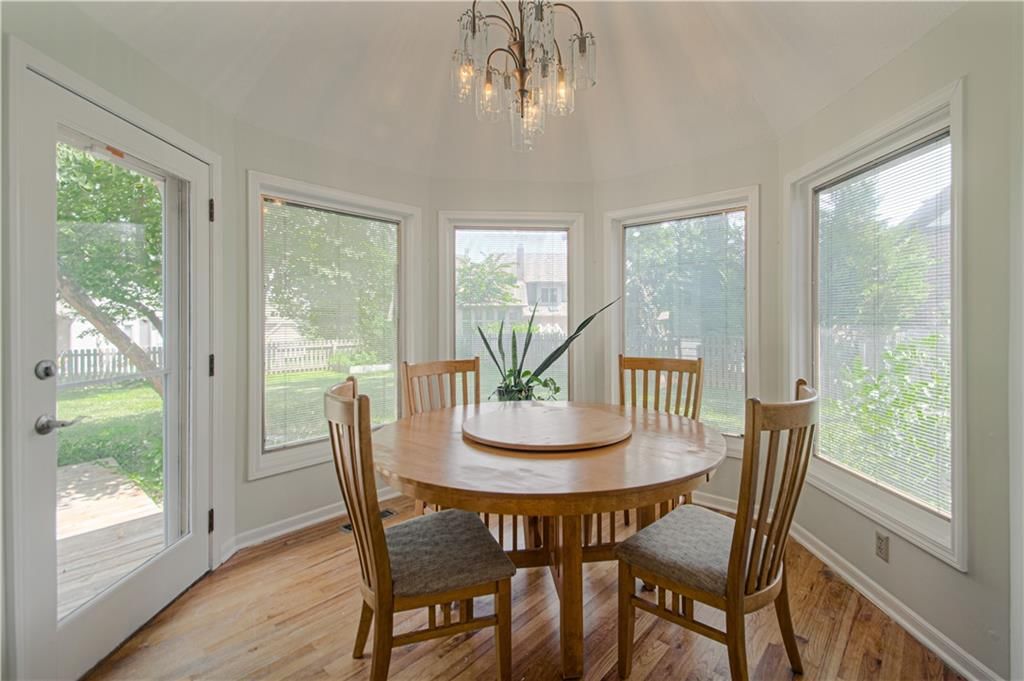 2452 NW Valley View Drive — photo 12