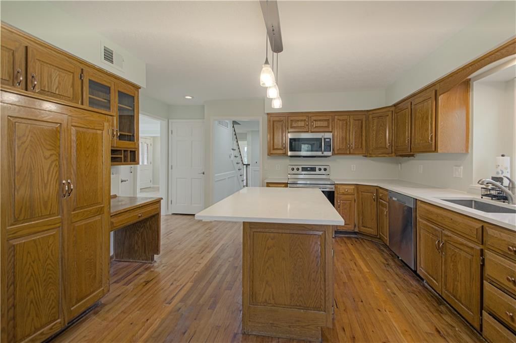 2452 NW Valley View Drive — photo 13