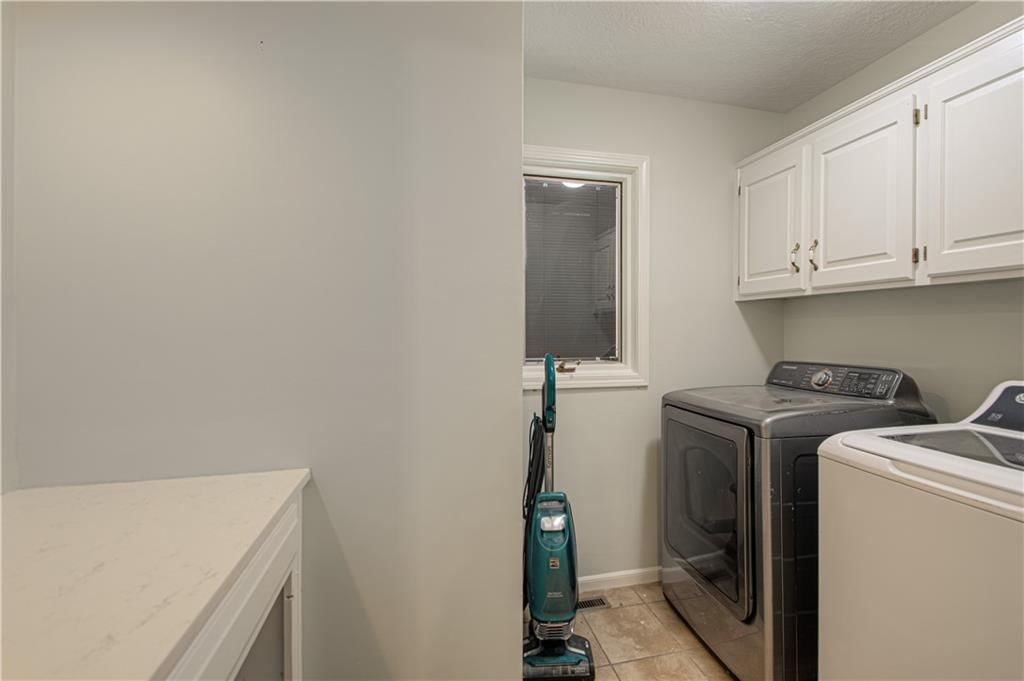 2452 NW Valley View Drive — photo 14