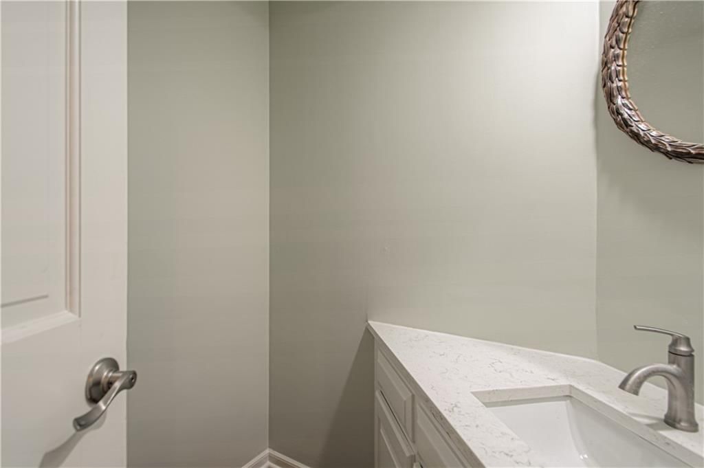 2452 NW Valley View Drive — photo 15