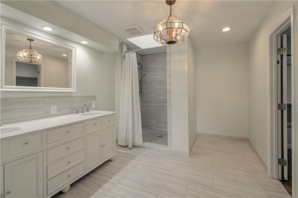 2452 NW Valley View Drive — photo 18