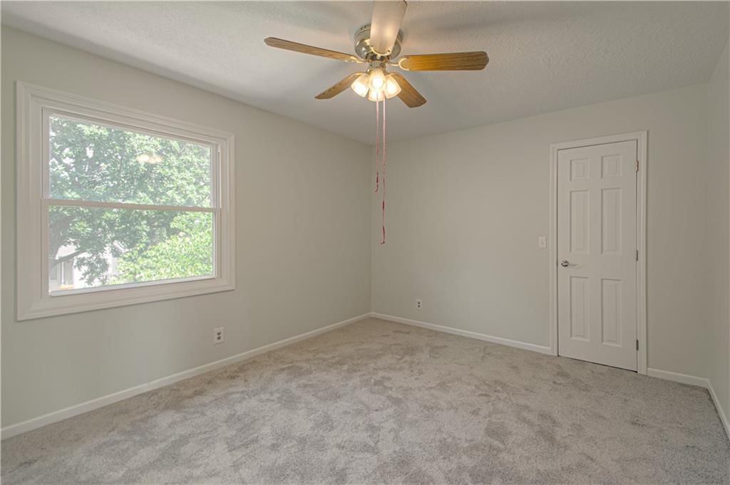 2452 NW Valley View Drive — photo 23