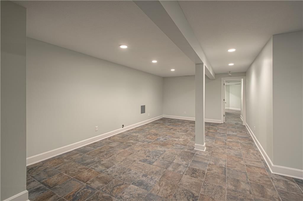 2452 NW Valley View Drive — photo 30