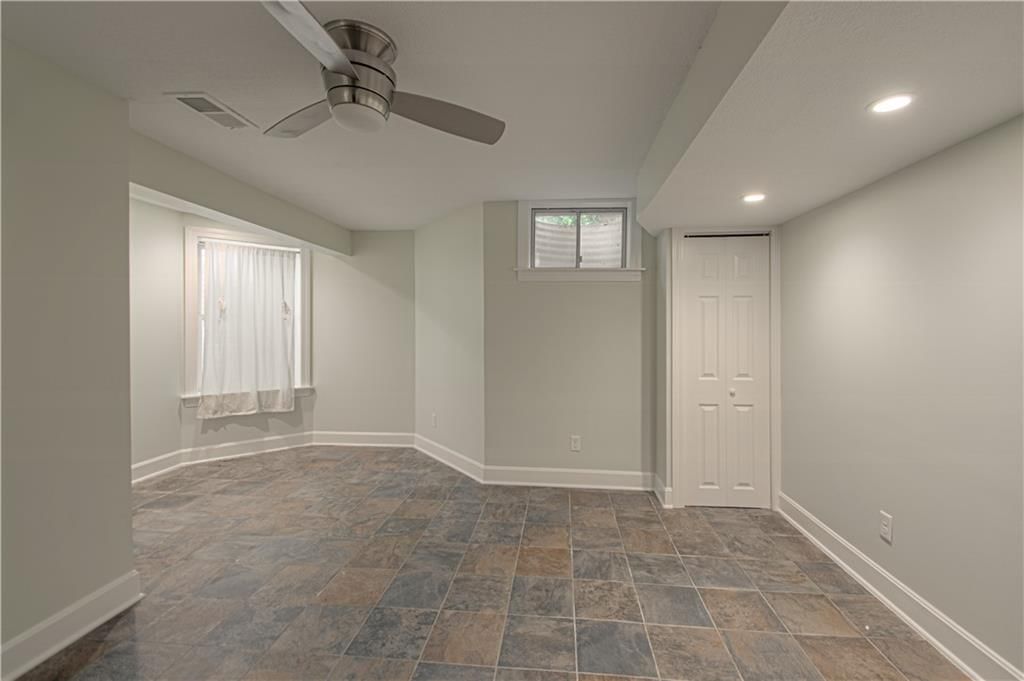 2452 NW Valley View Drive — photo 33