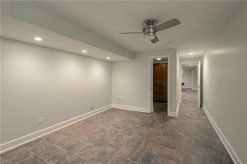 2452 NW Valley View Drive — photo 34