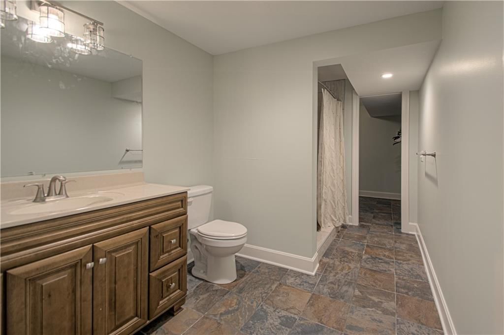 2452 NW Valley View Drive — photo 36