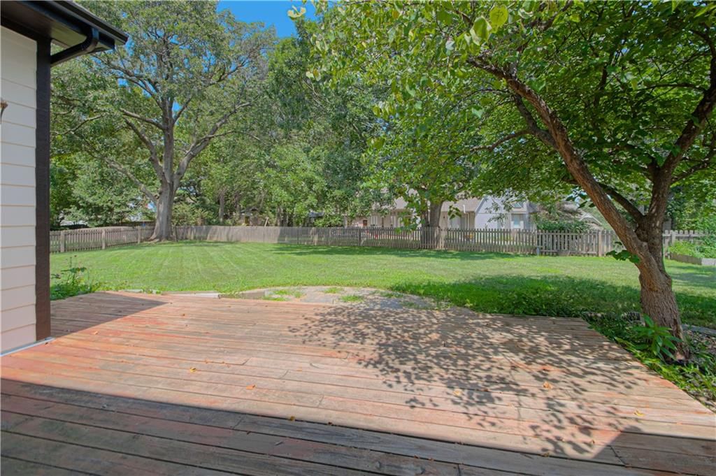 2452 NW Valley View Drive — photo 37