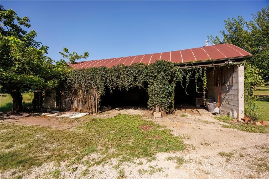 599 Kanza Road — photo 43