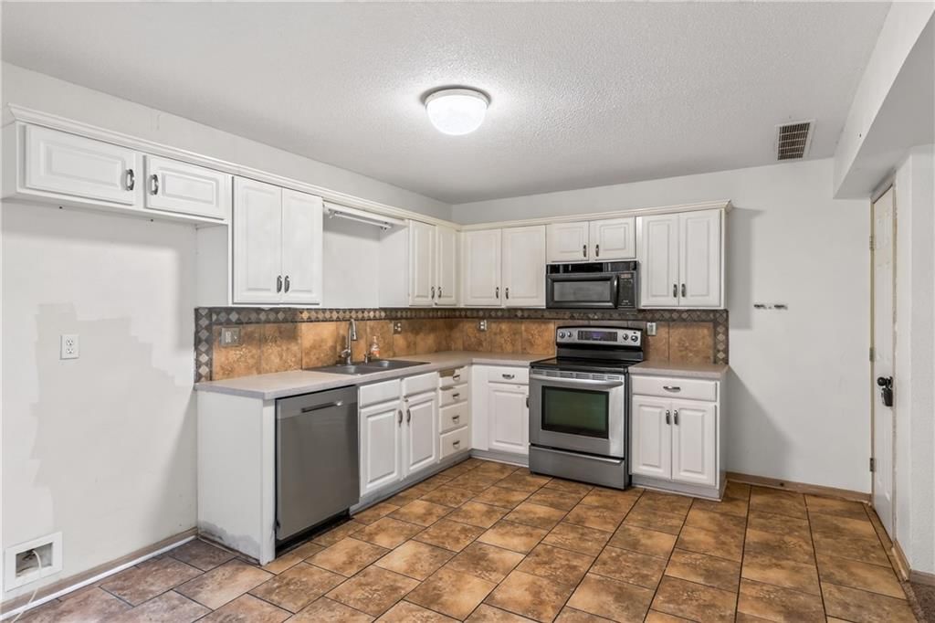 15521 E 48th Street — photo 7