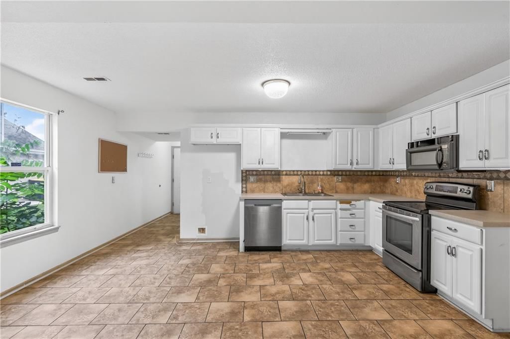15521 E 48th Street — photo 8