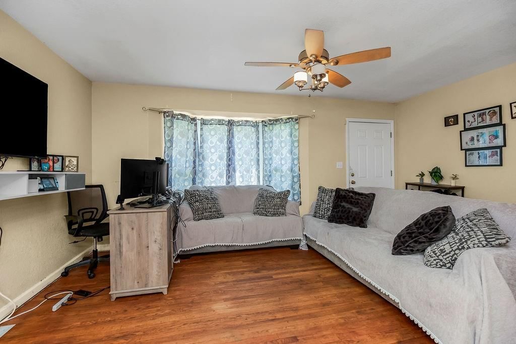 5902 Fairlane Drive — photo 2