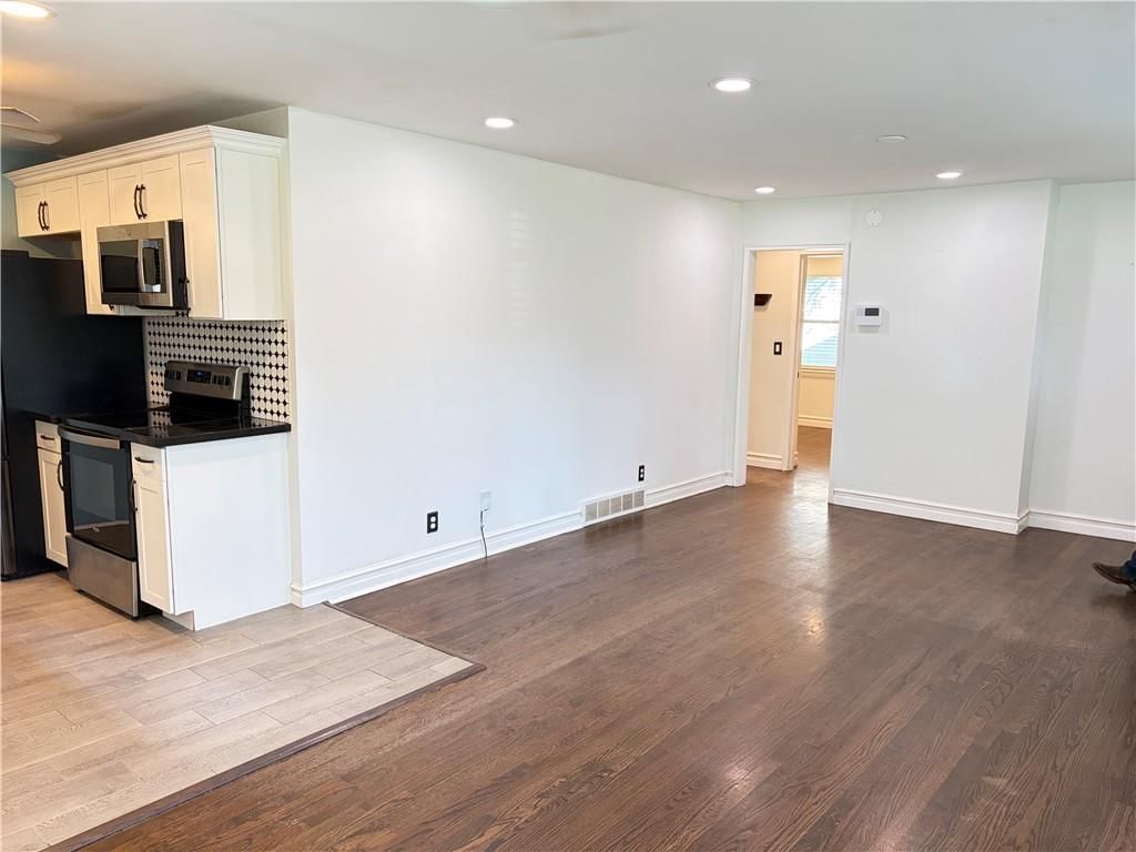 1146 E 67th Street — photo 17