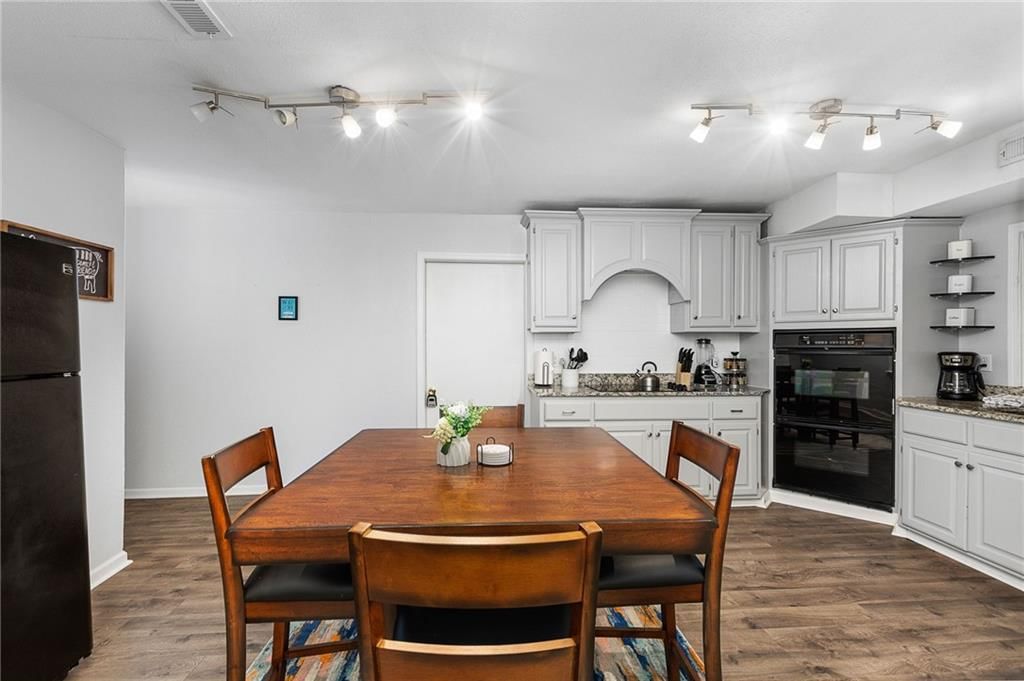 633 E Armour Boulevard — photo 58