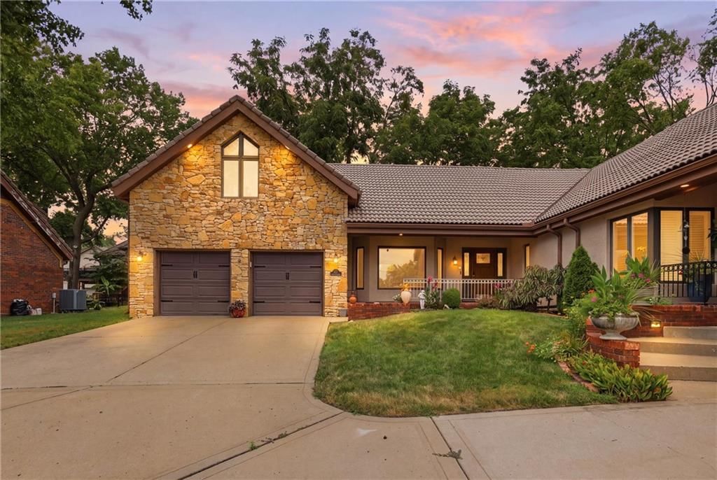 10 The Woodlands — photo 2