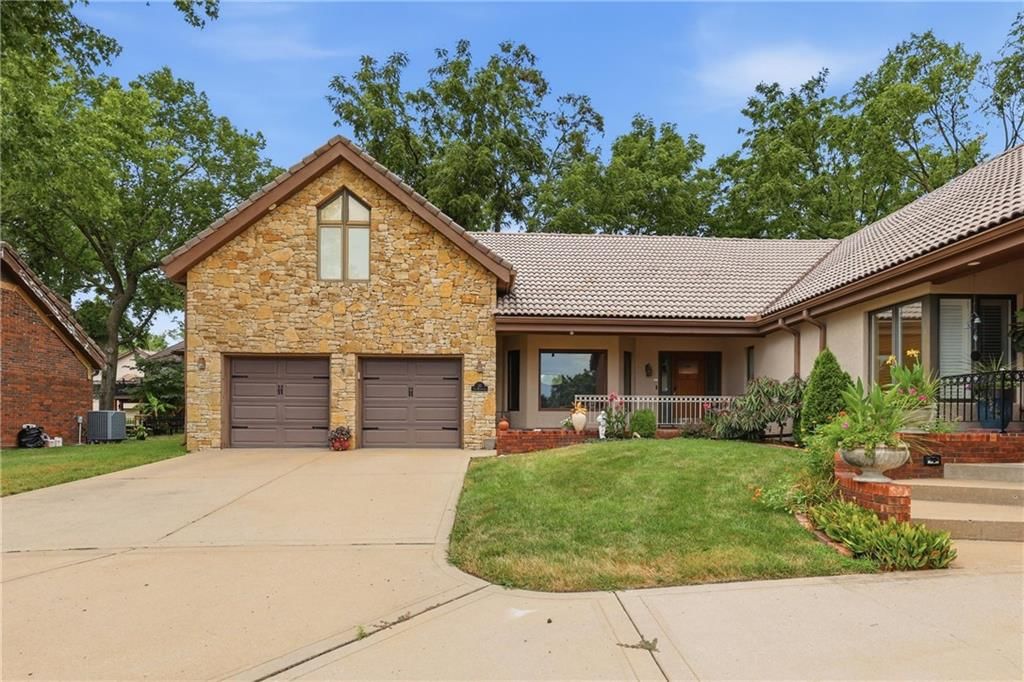 10 The Woodlands — photo 3
