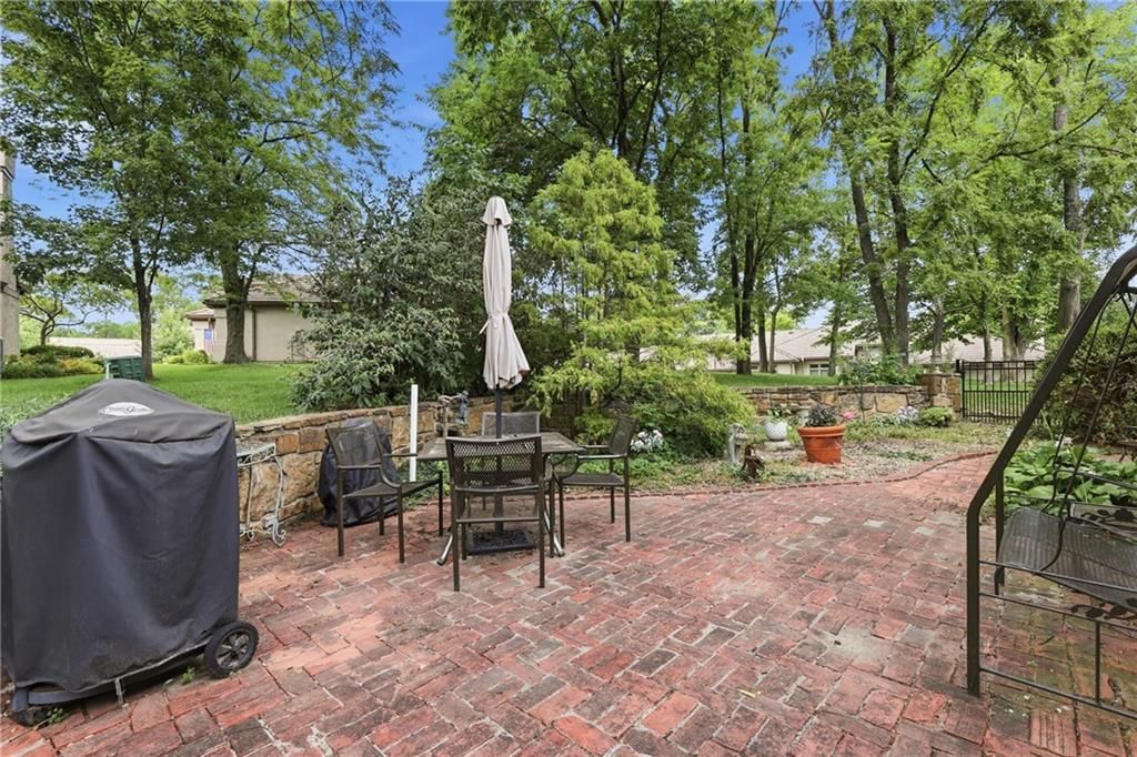 10 The Woodlands — photo 35