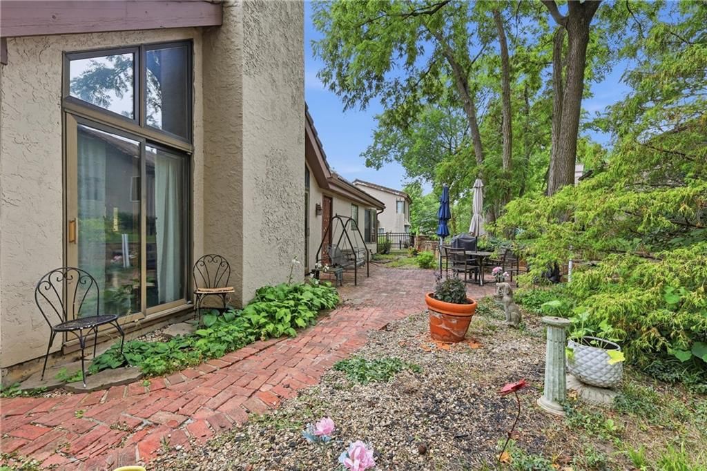 10 The Woodlands — photo 41