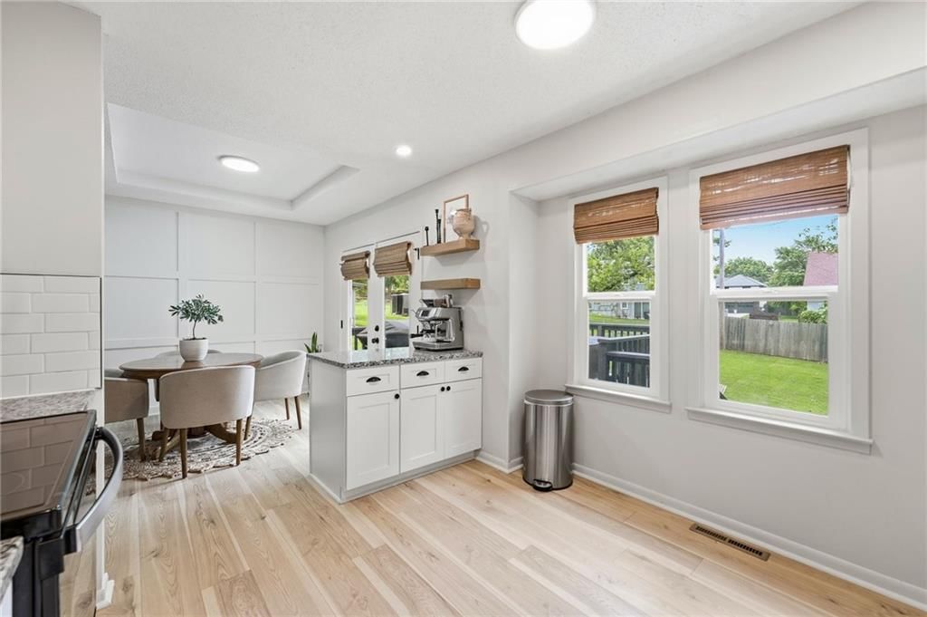 604 E Northview Street — photo 10