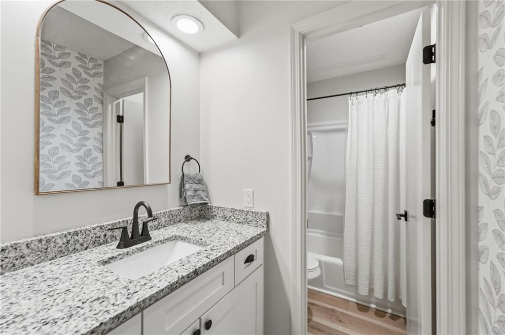604 E Northview Street — photo 12