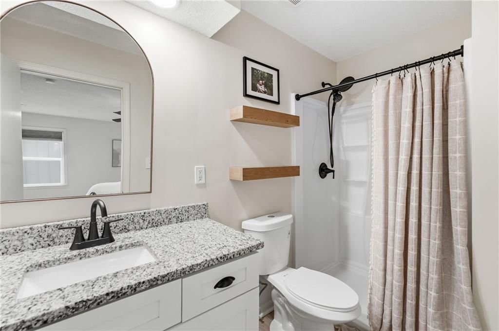 604 E Northview Street — photo 15