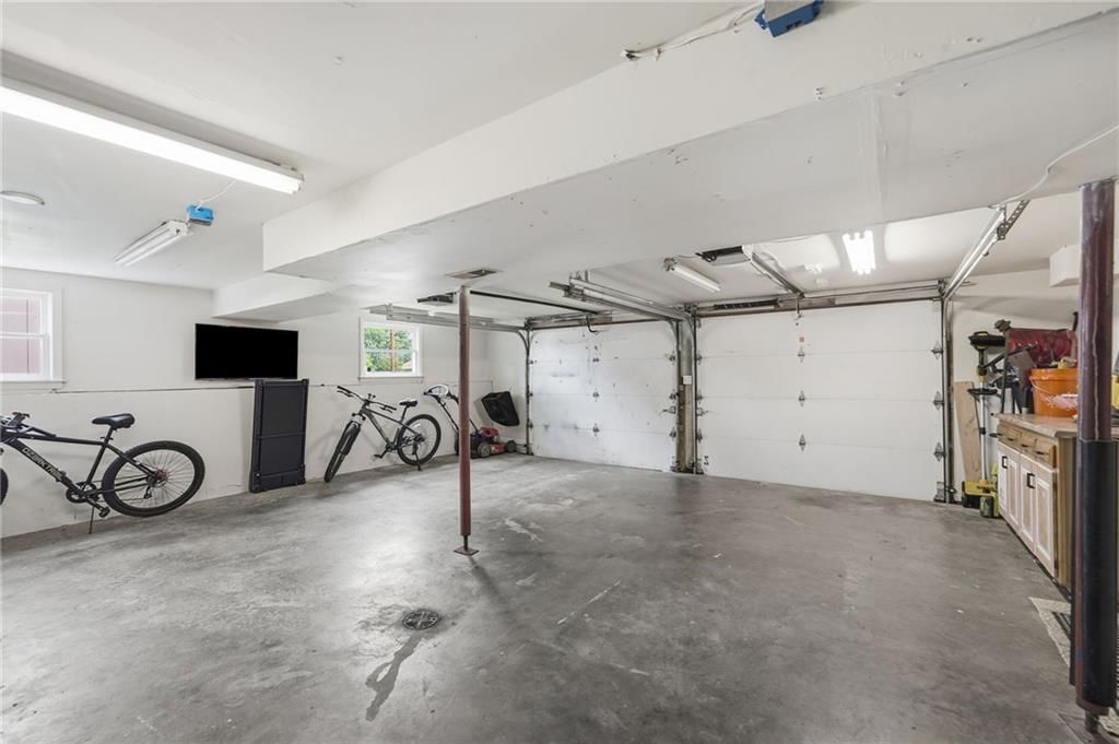 604 E Northview Street — photo 23