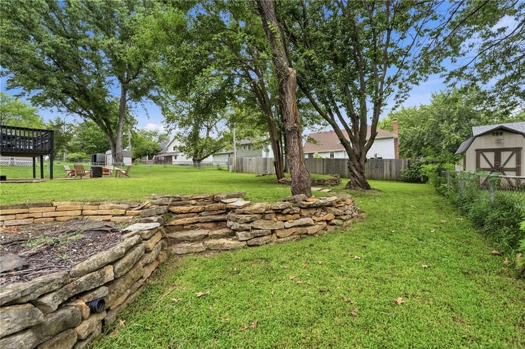 604 E Northview Street — photo 24