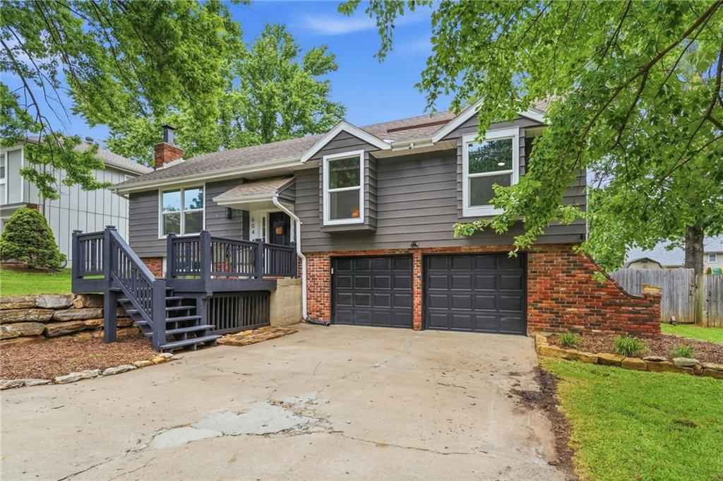 604 E Northview Street — photo 29