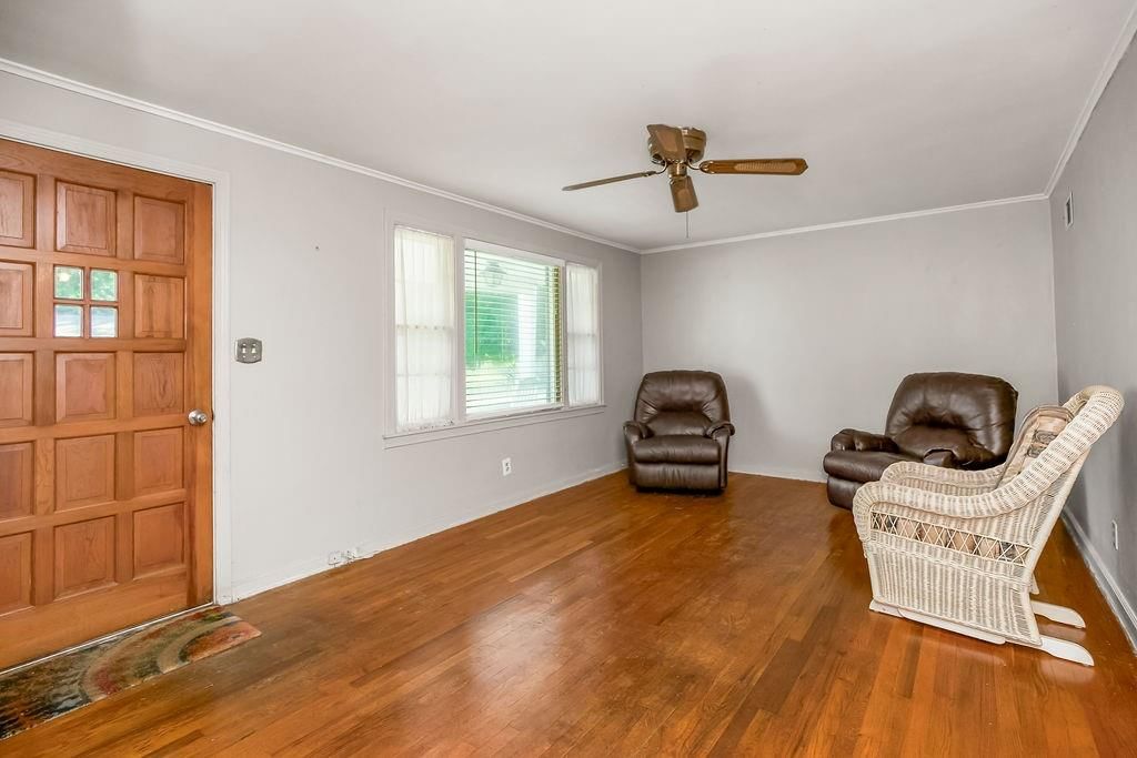 11421 W 69th Street — photo 3