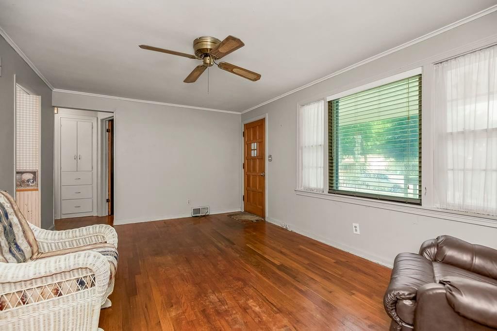 11421 W 69th Street — photo 4
