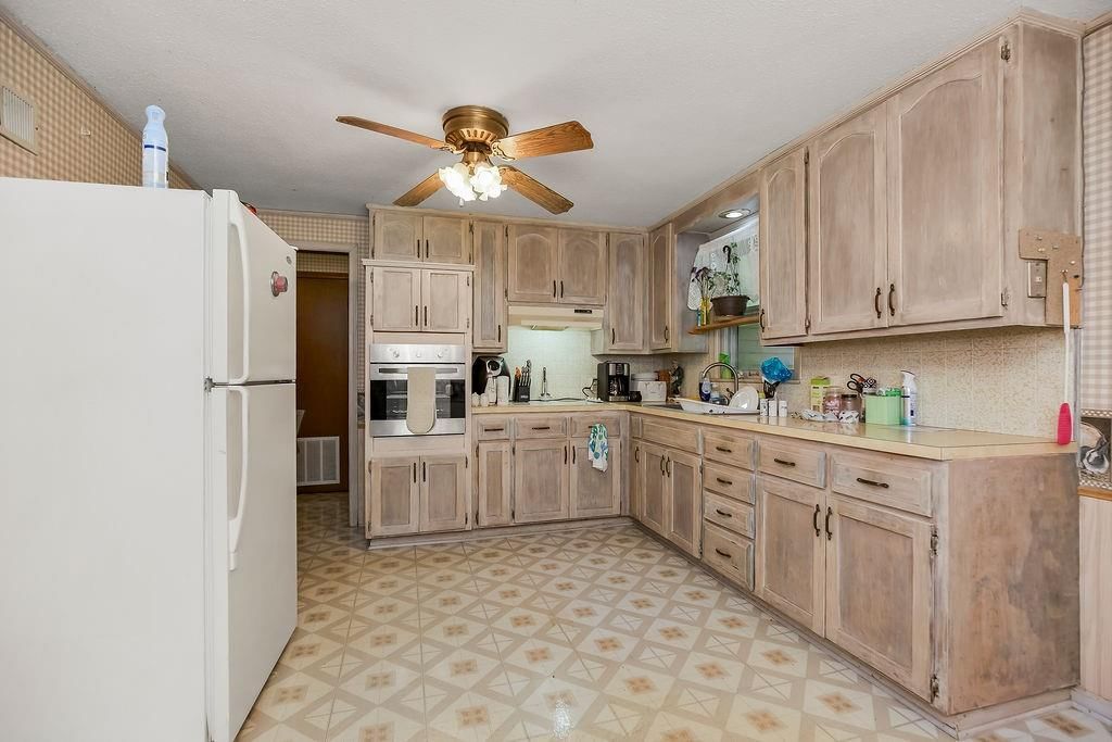 11421 W 69th Street — photo 7