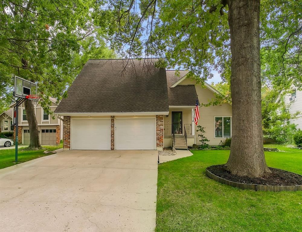 14730 S Locust Street — photo 3