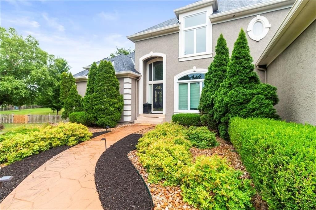 713 NE DICK HOWSER Court — photo 3