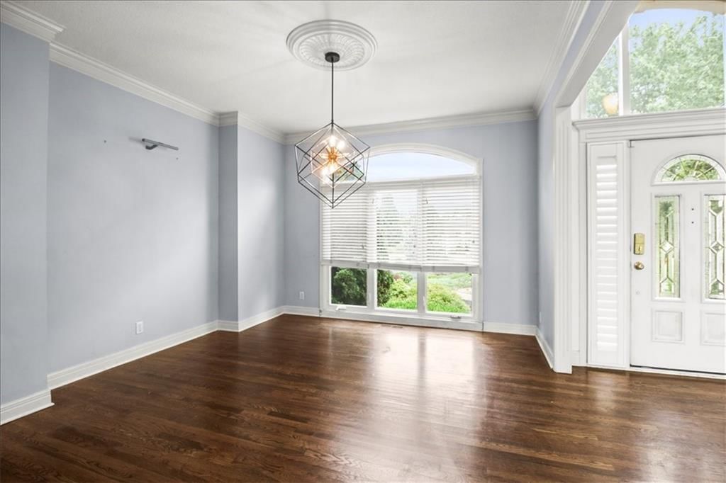 713 NE DICK HOWSER Court — photo 4