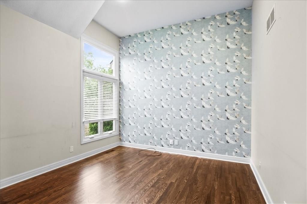 713 NE DICK HOWSER Court — photo 5