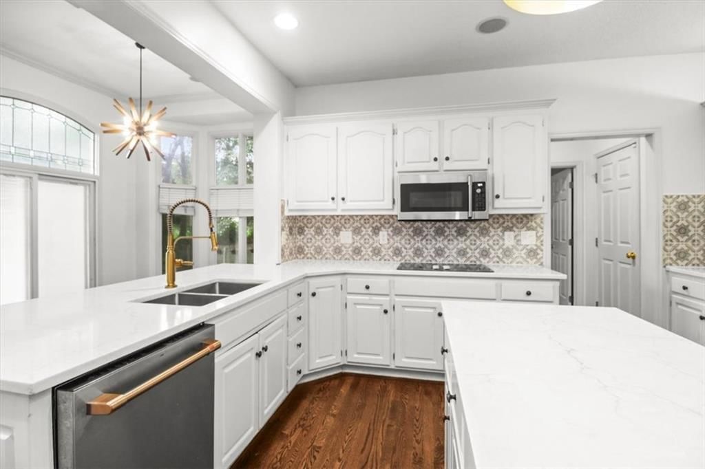 713 NE DICK HOWSER Court — photo 12