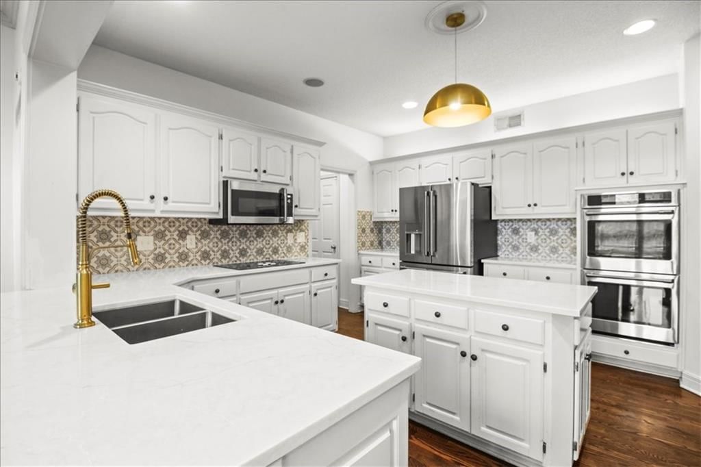 713 NE DICK HOWSER Court — photo 13